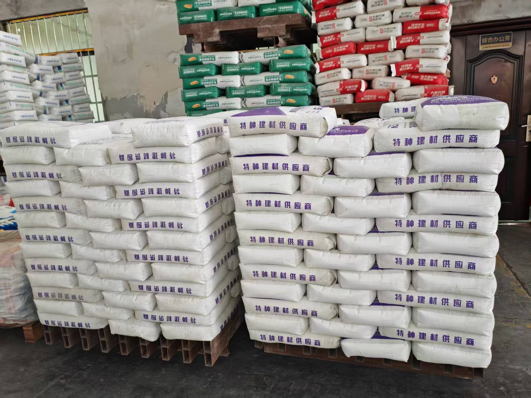 天涯镇拱顶带模注浆料