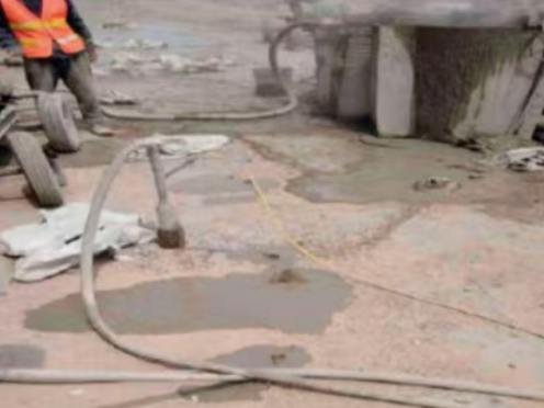 天涯镇水泥混凝土路面板底注浆技术 路面脱空注浆整治方案